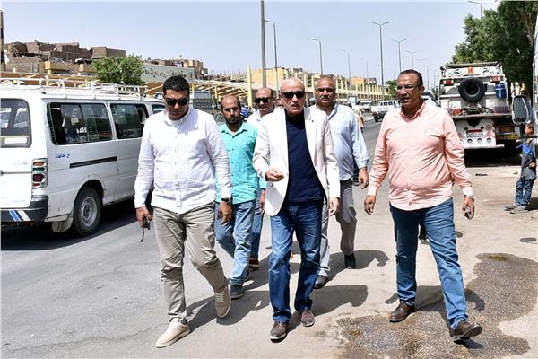 محافظ الأقصر يتفقد أعمال المشروعات التنموية والخدمية بمدينة الطود 