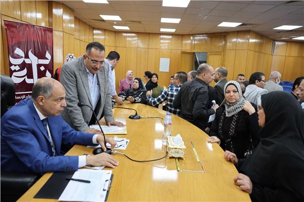 محافظ المنيا يوجه بسرعة توصيل الغاز لقرية ادقاق المسك و الصرف الصحى