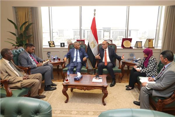 وزير العمل والسفير السوداني بحثان الملفات ذات الإهتمام المشترك
