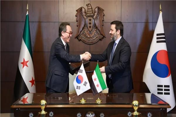 وزير الخارجية السوري، أسعد الشيباني، ونظيره الكوري الجنوبي تشو تاي يول