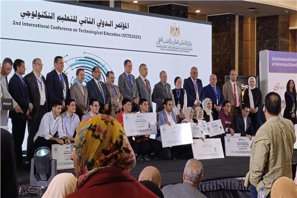 فريق «ستاي سمارت هوتيل» بجامعة طيبة