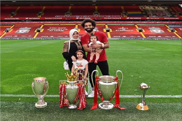 محمد صلاح وعائلته