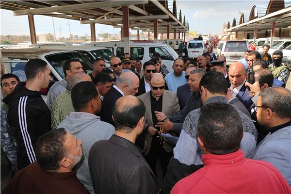  محافظ كفر الشيخ يتفقد مجمع المواقف لمتابعة تطبيق التعريفة الجديدة