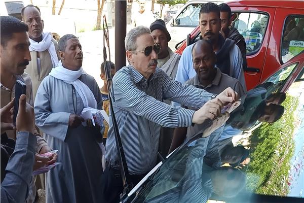 محافظ قنا يتابع جولات رؤساء المراكز لتطبيق التعريفة الجديدة 