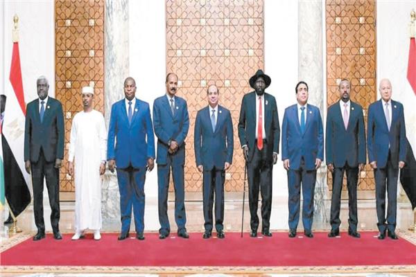 الرئيس عبدالفتاح السيسى يتوسط قادة دول جوار السودان