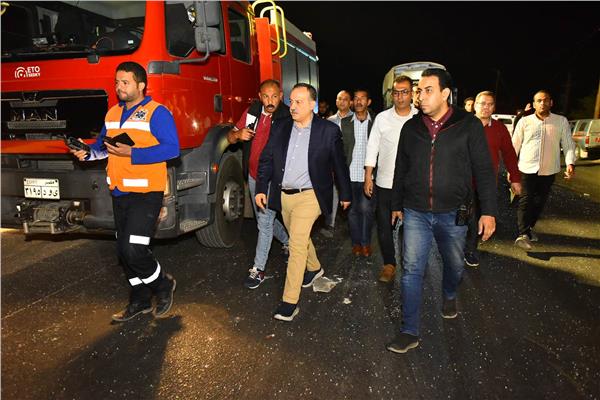 محافظ أسيوط في موقع الحادث