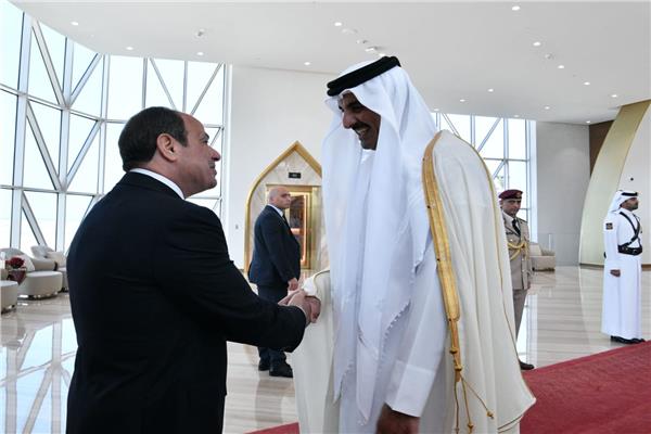 الرئيس السيسي يصل الدوحة