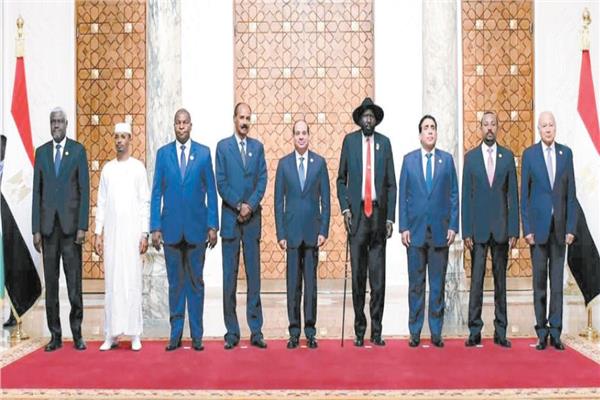 الرئيس عبدالفتاح السيسى يتوسط قادة دول جوار السودان