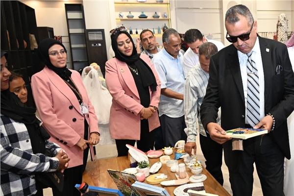 محافظ جنوب سيناء يتفقد قرية التراث البدوي 