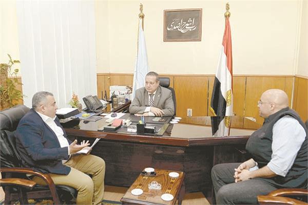 د. علاء عشماوي خلال حواره مع «الأخبار»