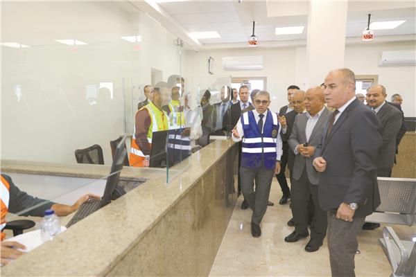 انتظام العمل داخل مبنى لجان الفحص المشترك