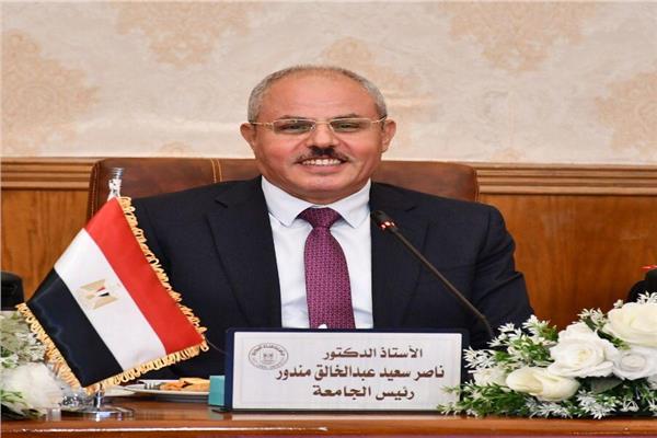  رئيس جامعة قناة السويس