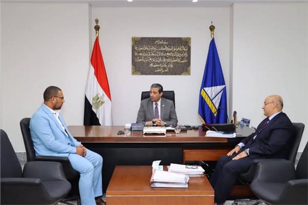 الأستاذ الدكتور أيمن الشهابى محافظ دمياط خلال اللقاء