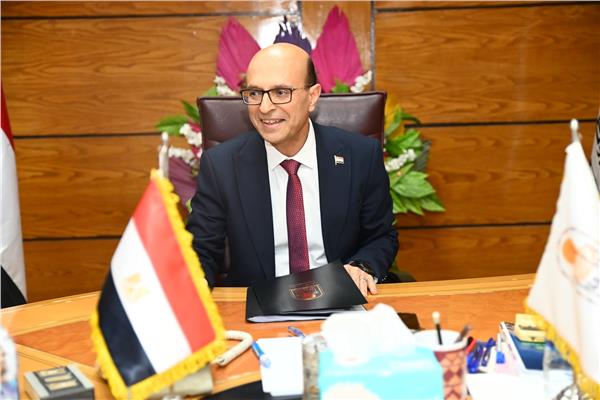 الدكتور المنشاوي يترأس لجنة اختيار عميد كلية التربية