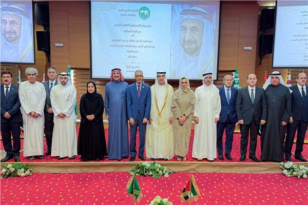 "الألكسو" تمنح حاكم الشارقة وسام الاستحقاق الثقافي العربي
