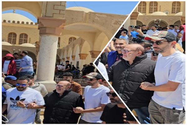 كريم محمود عبد العزيز يحتضن صلاح عبد الله 