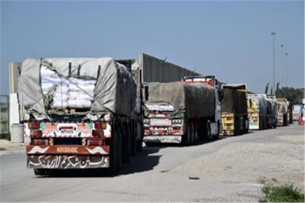 مساعدات إلى قطاع غزة