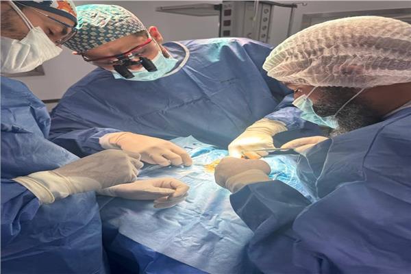 مستشفى أبوتشت يُجري جراحة ناجحة لإستئصال كيس درقي لساني