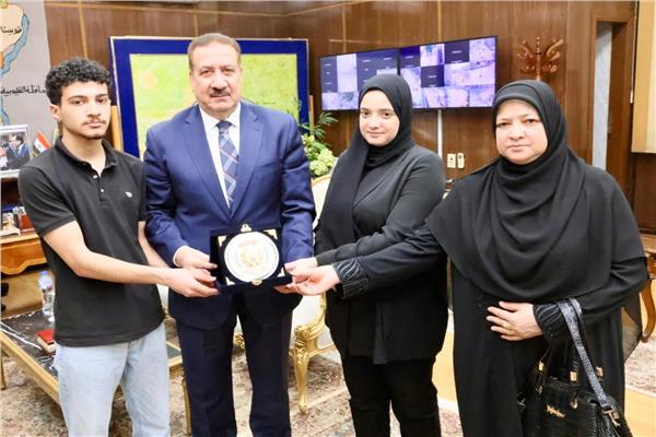 محافظ المنوفية يكرم أسرة مدير إدارة الباجور التعليمية الراحل تقديراً لإخلاصه وتفانيه