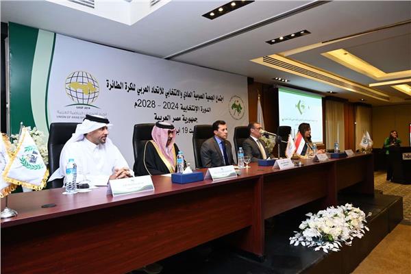 وزير الرياضة والاتحاد العربي للطائرة