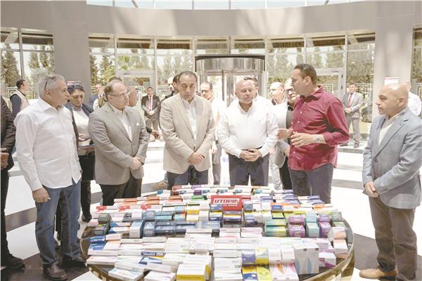 د. مصطفى مدبولى خلال جولته التفقدية بعدد من المصانع بمدينة العاشر من رمضان