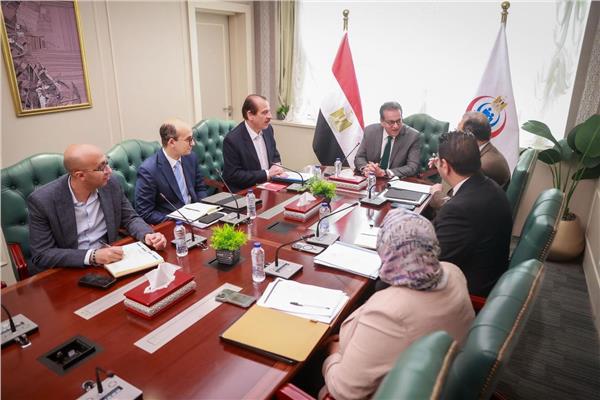اجتماع وزير الصحة برئيس هيئة سلامة الغذاء لمناقشة الاشتراطات الخاصة بسلامة المنتجات الغذائية