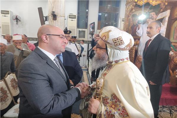 محافظ بني سويف في مراسم صلاة قداس عيد القيامة المجيد بمطرانية مدينة ببا