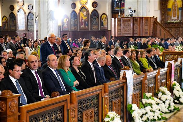  وزيرة البيئة تشارك أقباط مصر الاحتفال بعيد القيامة المجيد  بالكاتدرائية بالعباسية    