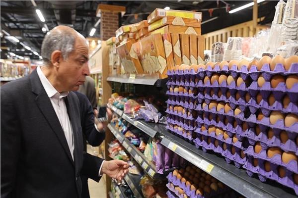 محافظ المنيا: طرح كرتونة البيض بسعر 120 جنيهاً بمنافذ البيع بالمراكز والمدن