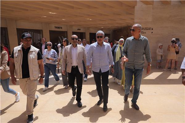  شريف فتحي وزير السياحة والآثار 