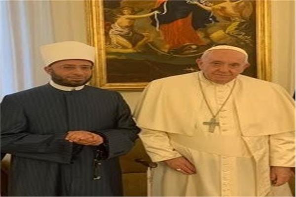 الدكتور أسامة الأزهري، وزير الأوقاف خلال لقائه لقداسة البابا فرنسيس، بابا الفاتيكان
