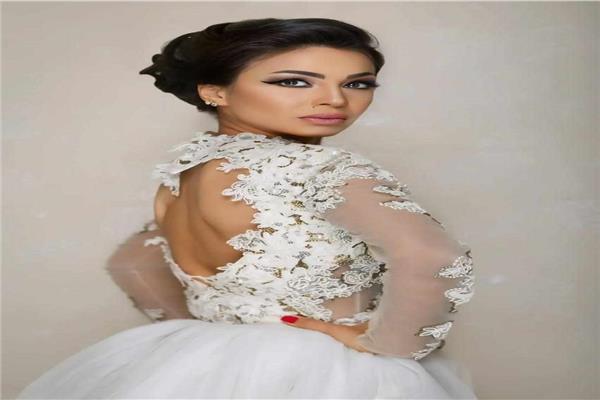 الفنانة دوللي شاهين