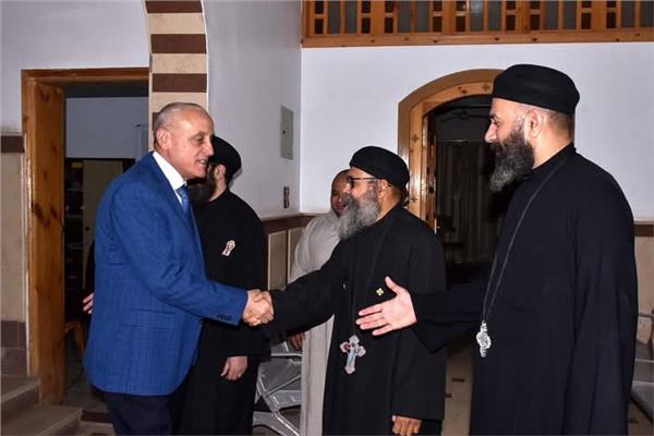 المهندس عبد المطلب عماره محافظ الأقصر يقدم التهاني للإخوة الأقباط بمناسبة عيد القيامة 