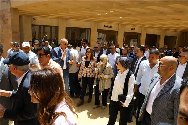 جولة تفقدية لأعمال تطوير المنطقة الأثرية لأهرامات الجيزة