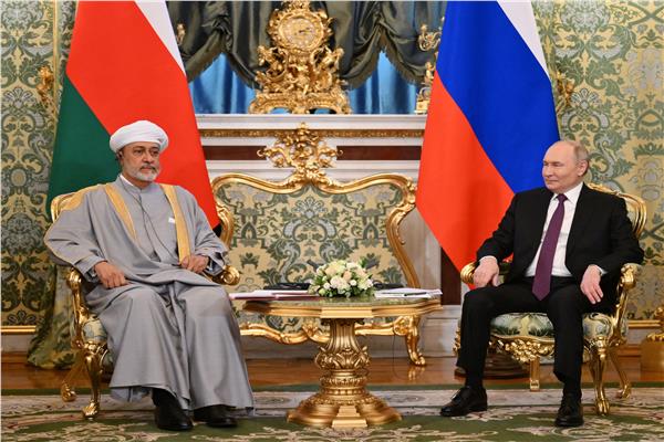  فلاديمير بوتين مع  هيثم بن طارق سلطان عمان
