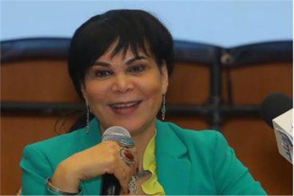  الدكتورة عزة كامل المقرر المناوب للجنة المنظمات الأهلية بالمجلس القومي للمرأة 