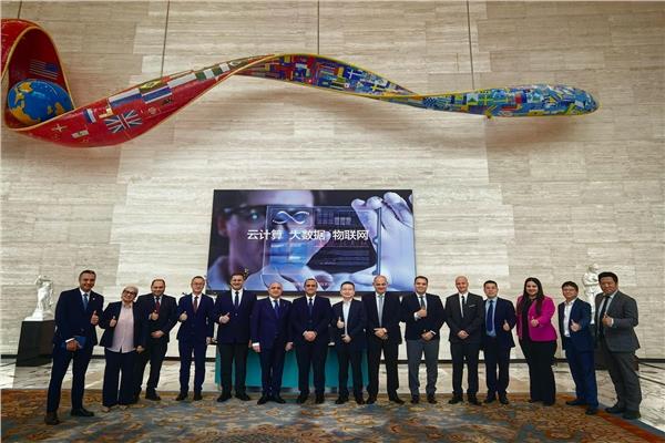 رئيس القابضة للمطارات يقوم بزيارات ميدانية استعدادًا لإنشاء مبنى الركاب الجديد