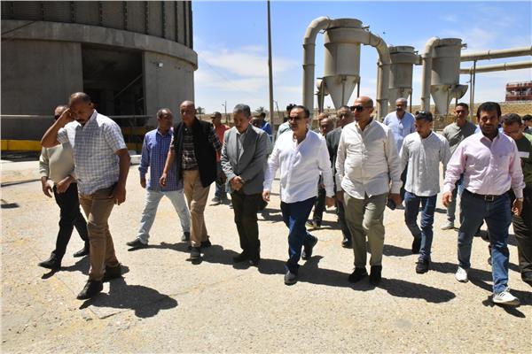 محافظ أسيوط استمرار توريد القمح بالشون والصوامع