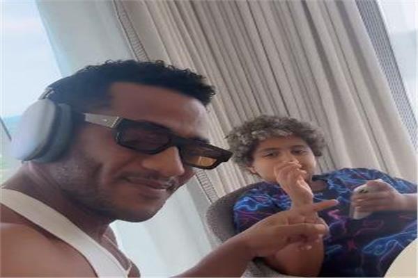 الفنان محمد رمضان ونجله
