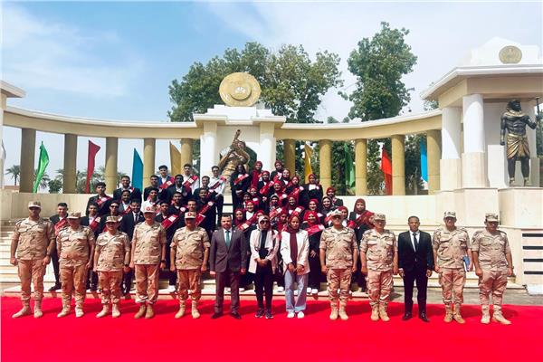 وفد طلابي من جامعة الأقصر يزور الفرقة 15 دفاع جوي