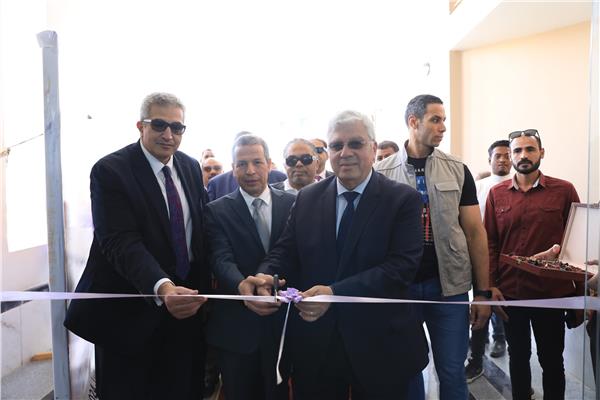 وزير التعليم العالي يفتتح كلية السياحة والفنادق 
