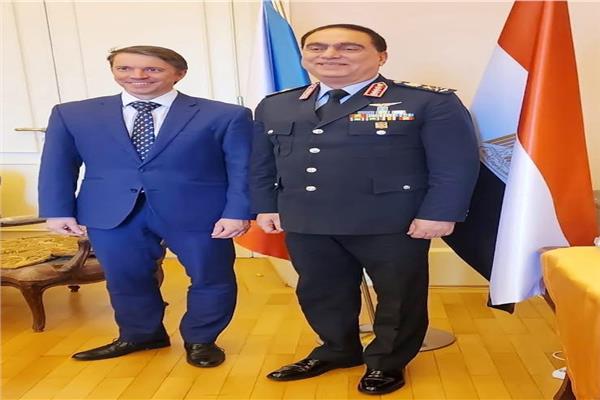 الفريق محمود فؤاد خلال لقائه نائب وزير الخارجية التشيكى