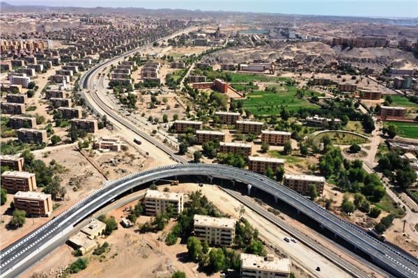 محافظ أسوان: إنشاء 2 كوبرى للمشاة على مزلقاني كيما