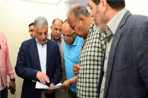 محافظ الإسماعيلية خلال الجولة التفقدية