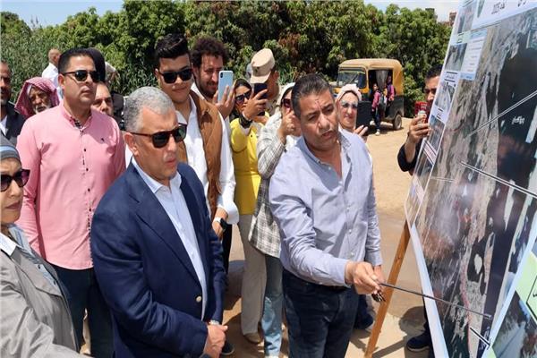 محافظ الإسماعيلية خلال الجولة التفقدية