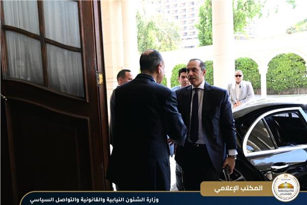 وزير الشئون النيابية والقانونية والتواصل السياسي يلتقي وزير الخارجية والهجرة