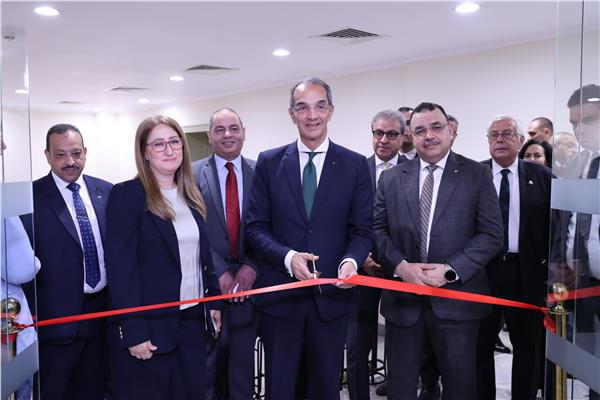 وزير الاتصالات يشهد احتفالية مرور 100 عام على إصدار أول طابع بريد تذكارى مصرى