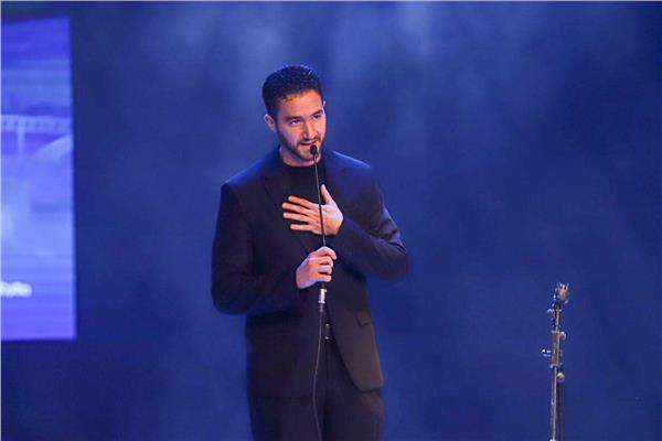 أحمد مالك أثناء تكريمه في مهرجان الإسكندرية السينمائي