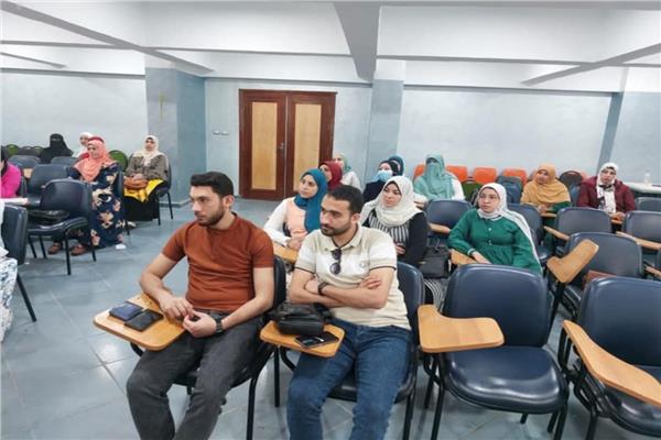 جانب من الدورات التدريبية لرفع كفاءة الفرق الطبية بالمنوفية في مكافحة العدوى