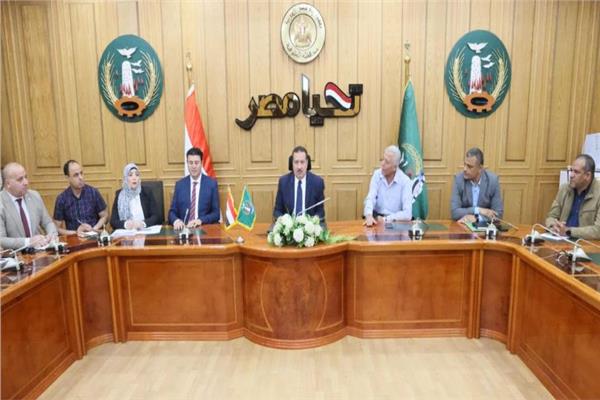 محافظ المنوفية خلال الاجتماع